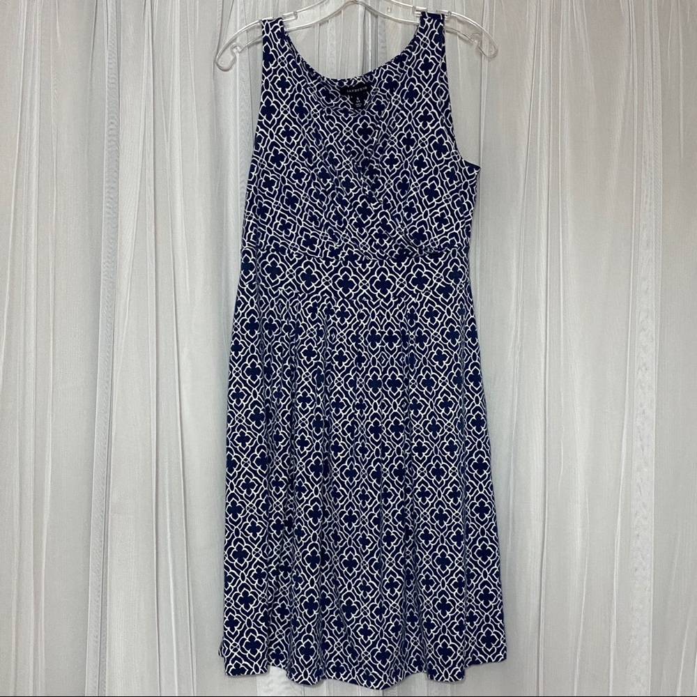Land’s End Patterned V-neck Dress 🖤